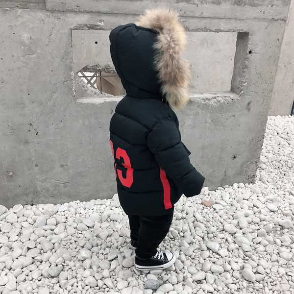 Μαύρο παιδικό μπουφάν για αγόρια με γούνα
