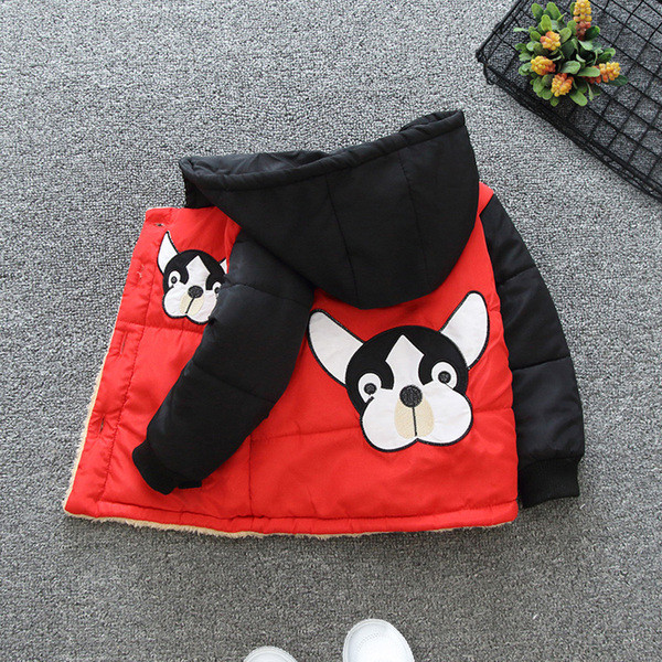 Moodne aplikatsiooniga laste jope-poistele