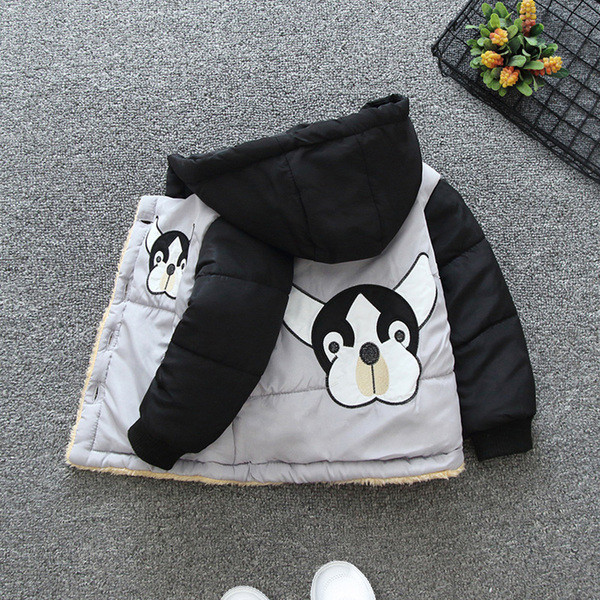 Moodne aplikatsiooniga laste jope-poistele