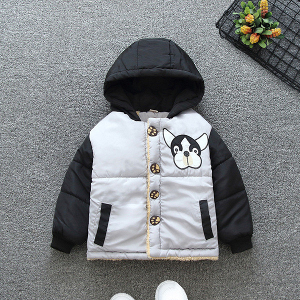 Moodne aplikatsiooniga laste jope-poistele