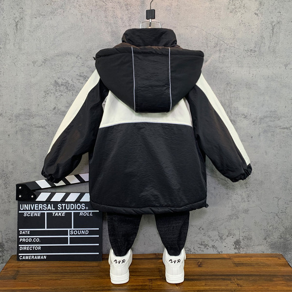 Pehme voodri ja kapuutsiga laste talvejope poistele