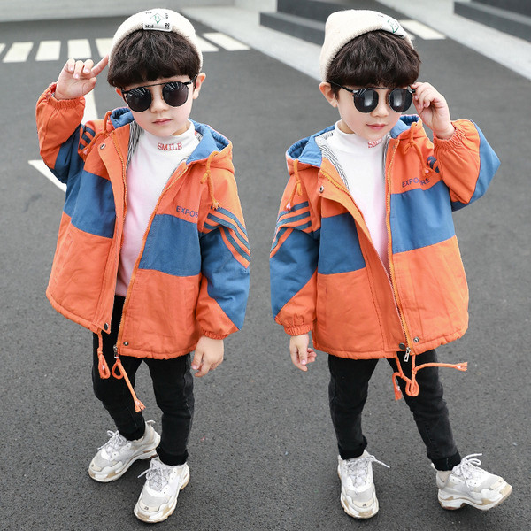 Παιδικό μπουφάν με κουκούλα και κορδόνια κατάλληλα για αγόρια