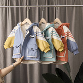 Μοντέρνο παιδικό μπουφάν για αγόρια με κουκούλα, τσέπες και απλικέ