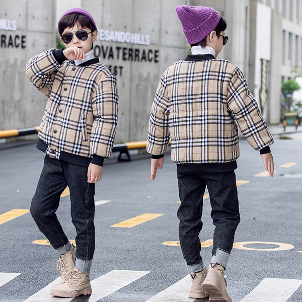 Παιδικό μπουφάν με οβάλ κολάρο και κουμπιά