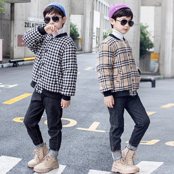 Παιδικό μπουφάν με οβάλ κολάρο και κουμπιά