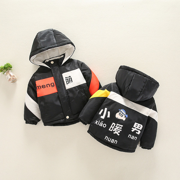 Kapuutsiga ja seljal aplikatsiooniga laste jope poistele