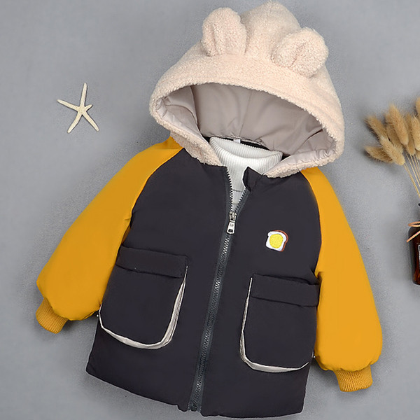 Laste talvejope poistele, mille kapuutsil 3D-element