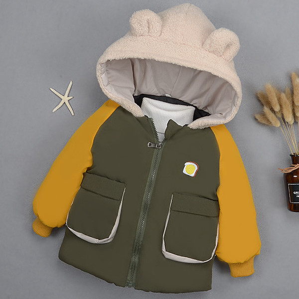 Laste talvejope poistele, mille kapuutsil 3D-element