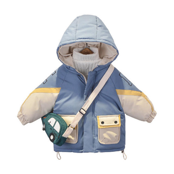 Uus mudel kapuutsiga ja aplikatsiooniga laste jope seljal