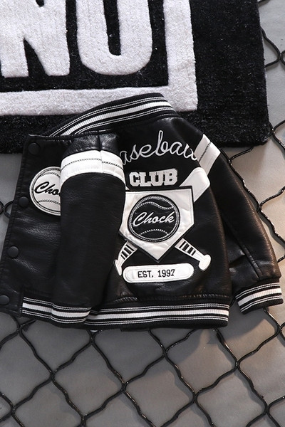 Kožna dječja jakna s vezom i gumbima za dječake