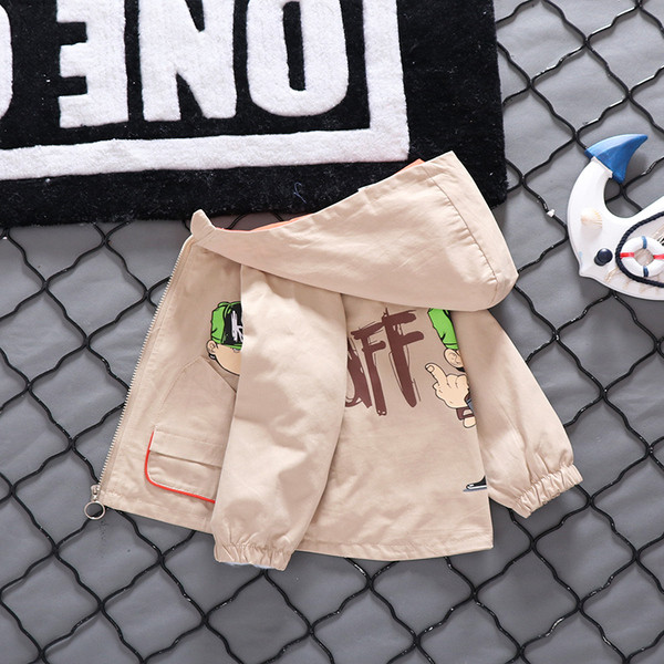 Moodne aplikatsiooni ja kapuutsiga laste jope