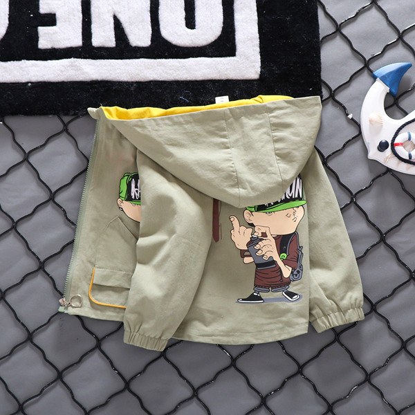 Moodne aplikatsiooni ja kapuutsiga laste jope