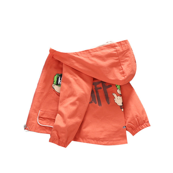 Moodne aplikatsiooni ja kapuutsiga laste jope