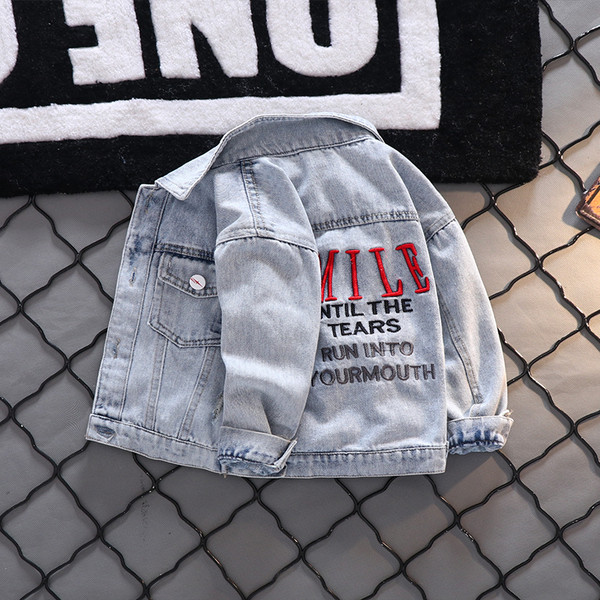 Παιδικό τζιν μπουφάν με κουμπιά και κέντημα για αγόρια