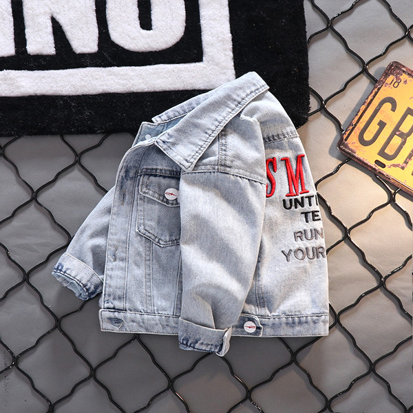 Παιδικό τζιν μπουφάν με κουμπιά και κέντημα για αγόρια