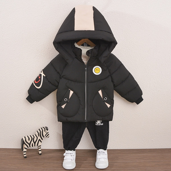 Kapuutsi ja varrukaaplikatsiooniga talvine laste jope