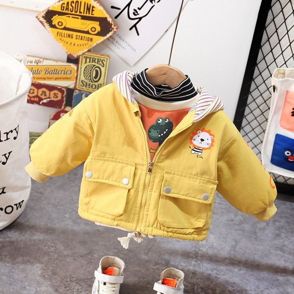 Kapuutsi ja taskutega laste talvejope - poistele