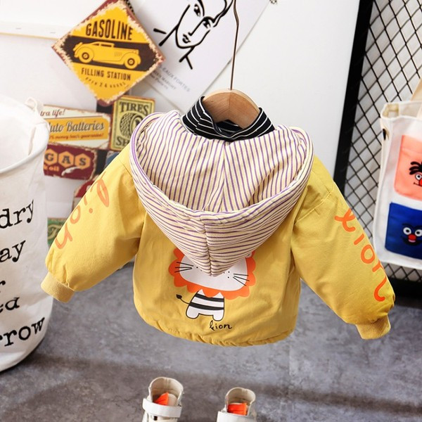 Kapuutsi ja taskutega laste talvejope - poistele