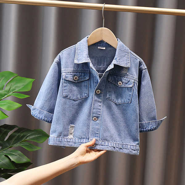 Moderna dječja traper jakna s aplikacijom i gumbima za dječake