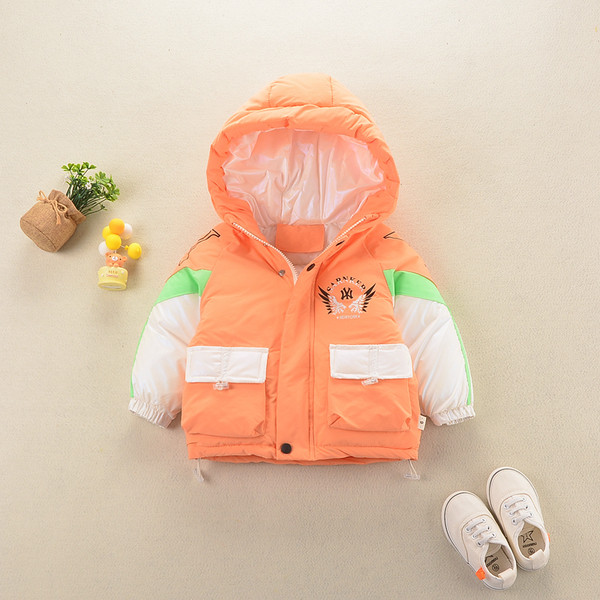 Kapuutsi ja taskutega laste talvejope poistele