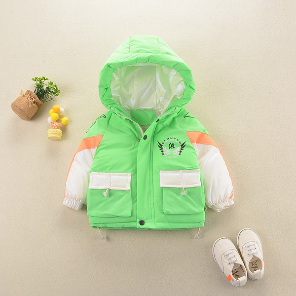 Kapuutsi ja taskutega laste talvejope poistele