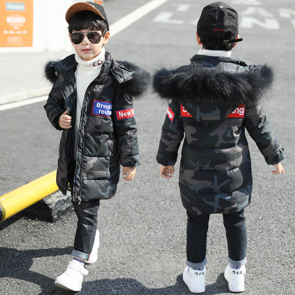 Kamuflaažmustri ja embleemiga laste jope poistele