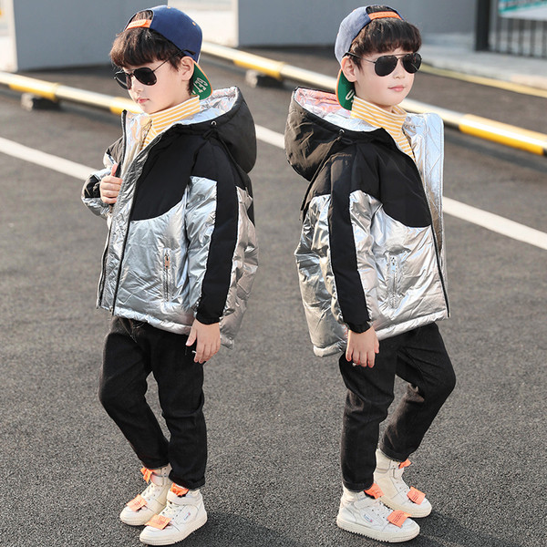 Kapuutsiga ja lukuga laste jope poistele - läikiva efektiga