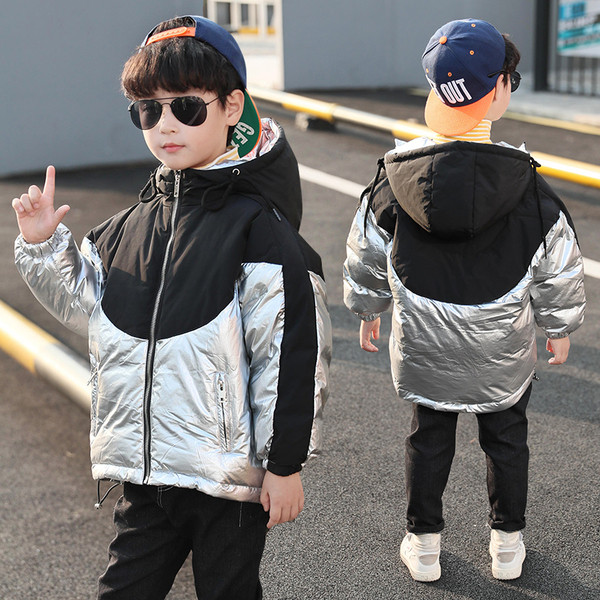 Kapuutsiga ja lukuga laste jope poistele - läikiva efektiga