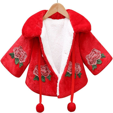 Moodne tikandiga laste sulejope tüdrukutele