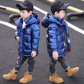 Dječja jakna za dječake s kapuljačom i aplikacijom