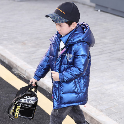 Dječja jakna za dječake s kapuljačom i aplikacijom