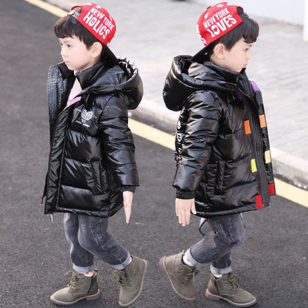 Dječja jakna za dječake s kapuljačom i aplikacijom