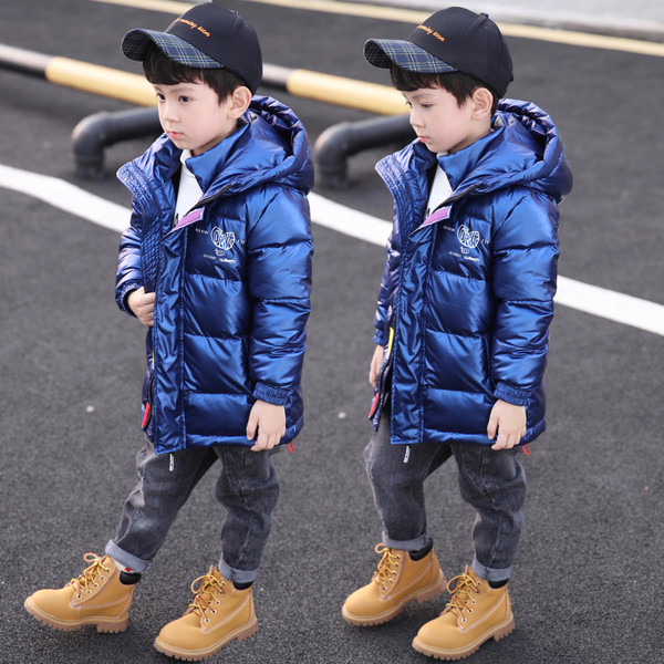 Dječja jakna za dječake s kapuljačom i aplikacijom