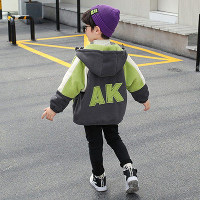 Kapuutsiga ja lukuga laste jope poistele