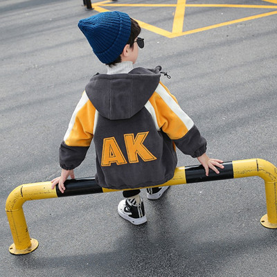 Kapuutsiga ja lukuga laste jope poistele