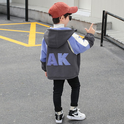 Kapuutsiga ja lukuga laste jope poistele