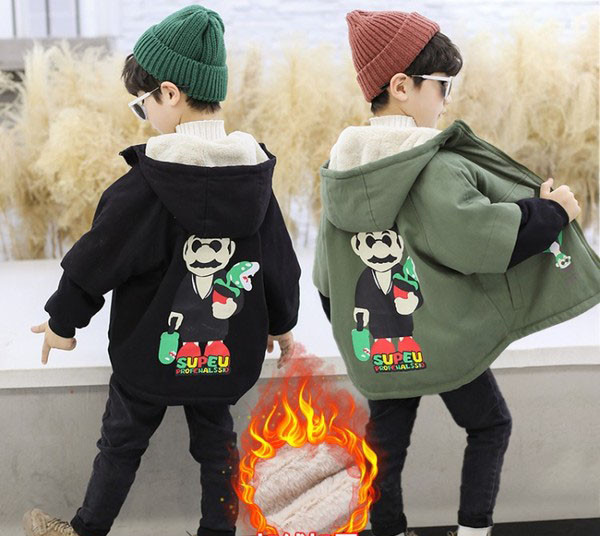 Dječja jakna s toplom postavom i aplikacijom za dječake