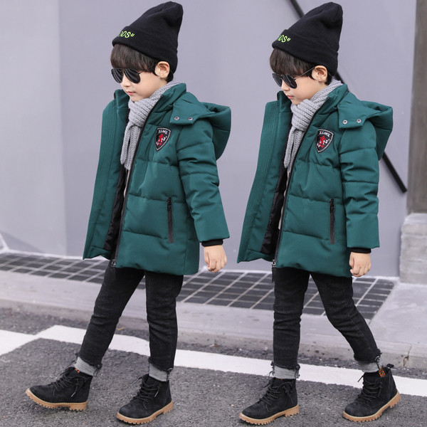 Παιδικό μπουφάν για αγόρια με έμβλημα και απλικέ