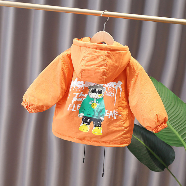 Moodne taskute ja lipsudega laste jope poistele