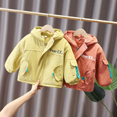 Kapuutsiga ja taskutega laste jope poistele