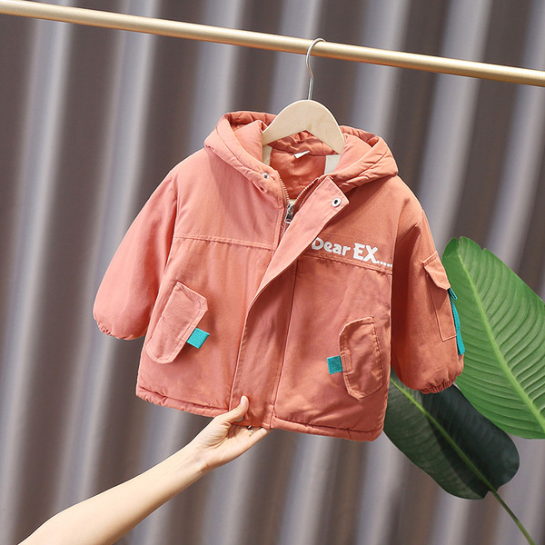 Kapuutsiga ja taskutega laste jope poistele