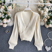 Γυναικείο πουλόβερ με λαιμόκοψη και κορδέλα στη πλάτη