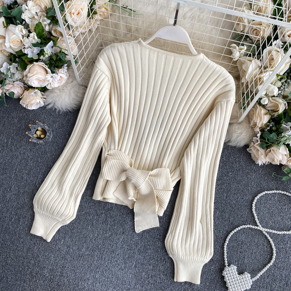 Γυναικείο πουλόβερ με λαιμόκοψη και κορδέλα στη πλάτη