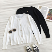 Cardigan dama cu decolteu rotund si nasturi