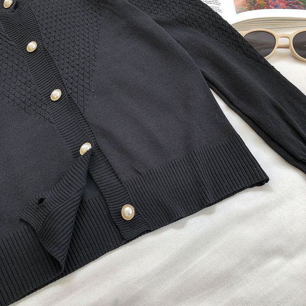 Cardigan dama cu decolteu rotund si nasturi