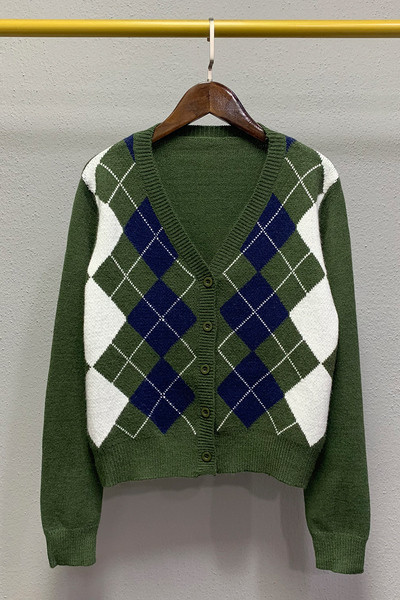 Naiste vabaaja vest spitsikaelusega