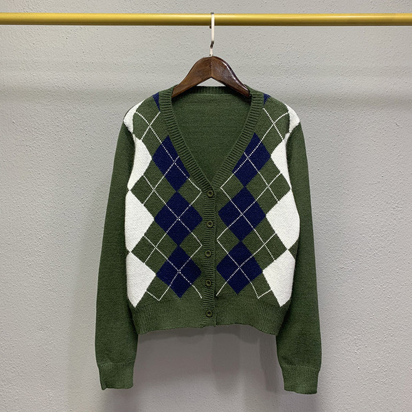 Naiste vabaaja vest spitsikaelusega