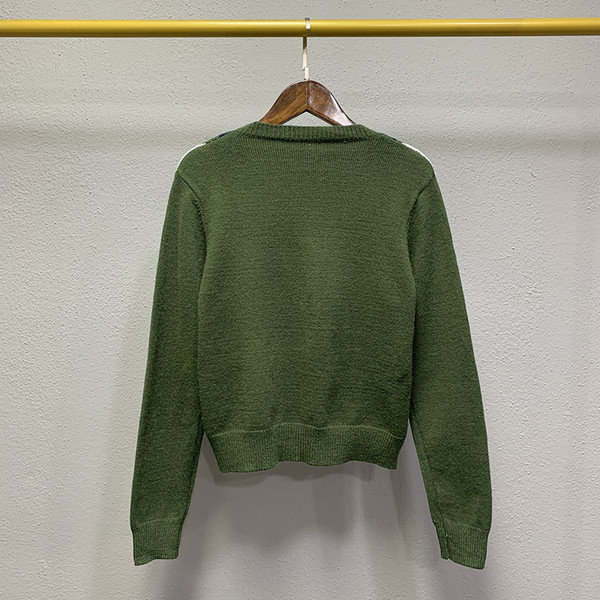 Naiste vabaaja vest spitsikaelusega