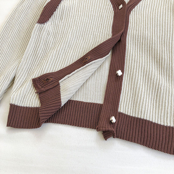 Ikdienas sieviešu veste ar V veida kakla izgriezumu