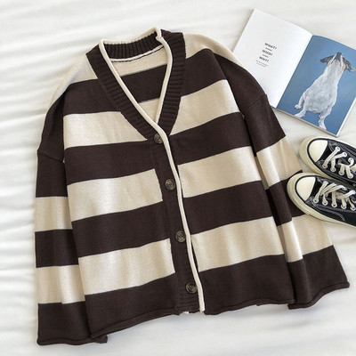 Γυναικεία ζακέτα ριγέ με κουμπιά